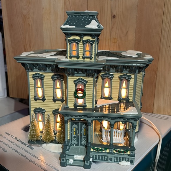Department 56 Italianate villa - Picture 3 of 5